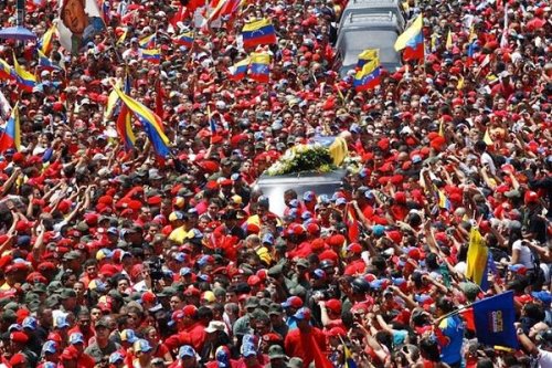 Hundreds of thousands have gathered in Caracas to pay homage to Hugo Chavez (AVN)