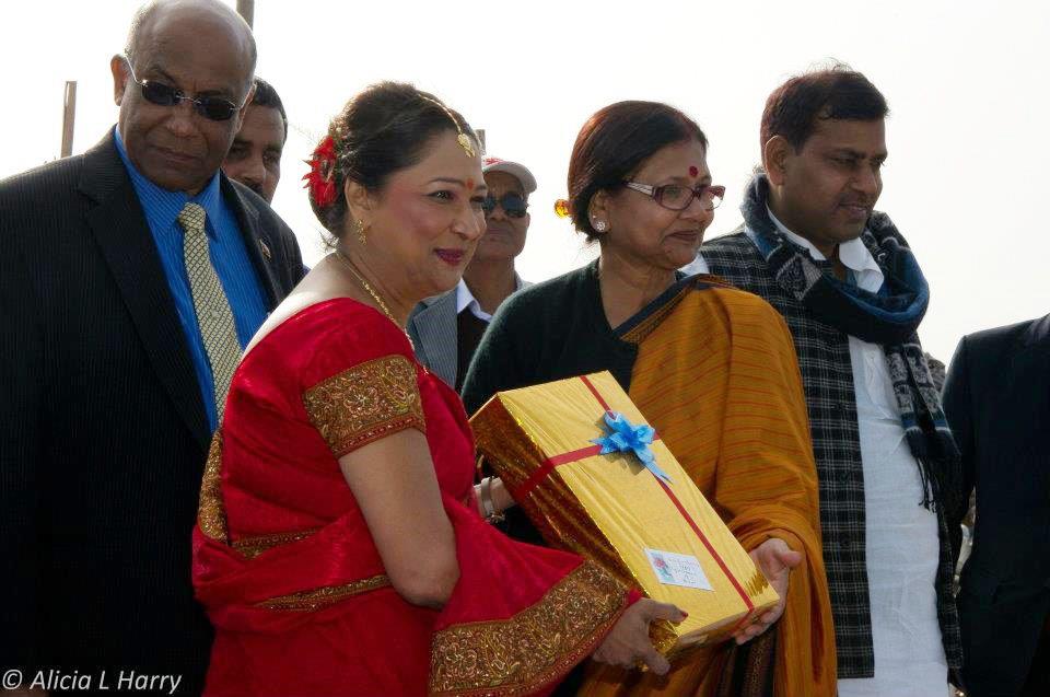 PM Kamla Persad-Bissessar Meeting with her relatives and receiving a Gift during the visit to her inaccessible ancestral village of Bhelupur in Indian state of Bihar