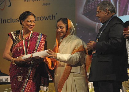 Prime Minister Kamla Persad-Bissessar receives the Pravasi Samaan Award in Jaipur